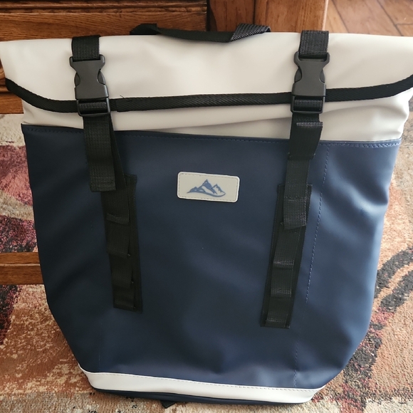 Stylish Navy and Gray Insulated Backpack Cooler Bag New In Packaging - Picture 1 of 7